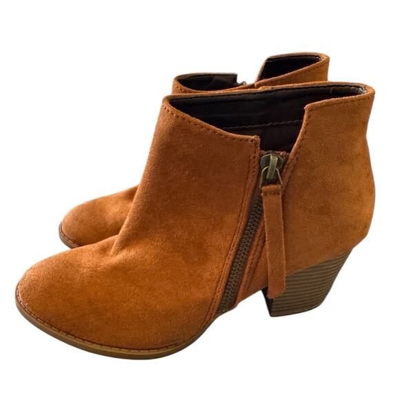 Qupid sz 6 Vegan Suede Rust Booties Side Zip Stylish Trendy Versatile - Picture 1 of 6